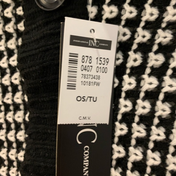 Brand new Elegant Poncho - Picture 4 of 5